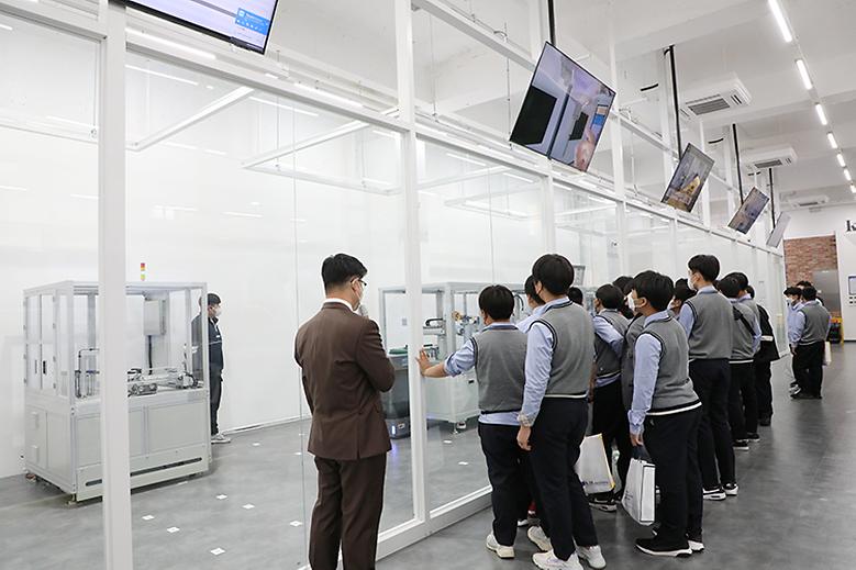 “최첨단 기술이 접목된 금오공대 스마트 팩토리 테스트베드입니다”﻿